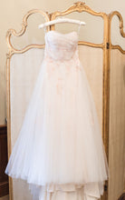 Load image into Gallery viewer, Wtoo &#39;11702 Hermina&#39; wedding dress size-02 PREOWNED
