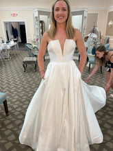 Load image into Gallery viewer, Anne Barge &#39;Emory&#39; wedding dress size-06 NEW
