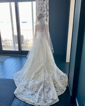 Load image into Gallery viewer, Monique Lhuillier &#39;Arabella with Easton bodice (raised 2 inches )&#39; wedding dress size-06 PREOWNED
