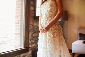 Oscar de la Renta 'Laine' size 14 used wedding dress front view on bride