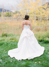 Load image into Gallery viewer, Monique Lhuillier &#39;Maxfield&#39; size 4 used wedding dress back view on bride
