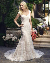 Load image into Gallery viewer, Casablanca &#39;2215&#39; size 10 used wedding dress front view on model
