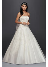Load image into Gallery viewer, Oleg Cassini &#39;Organza Ball Gown&#39; size 22 new wedding dress front view on model
