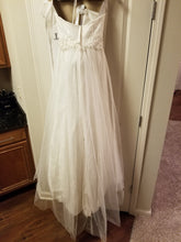 Load image into Gallery viewer, David&#39;s Bridal &#39;Strapless Tulle&#39; size 2 new wedding dress back view on hanger
