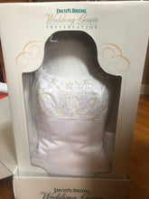 Load image into Gallery viewer, Oleg Cassini &#39;A Line Tank&#39; size 8 used wedding dress front view in box

