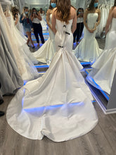 Load image into Gallery viewer, sophia tolli &#39;Gisele &#39; wedding dress size-04 NEW
