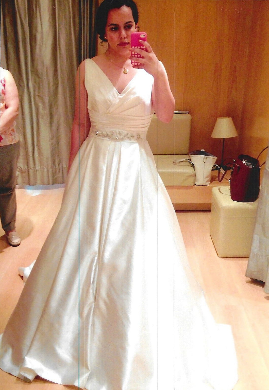Pronovias 'Geneve' wedding dress size-08 NEW