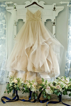 Load image into Gallery viewer, Hayley Paige &#39;6709&#39; wedding dress size-10 PREOWNED
