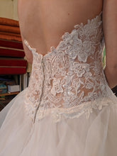 Load image into Gallery viewer, Allure Bridals &#39;2957&#39; wedding dress size-06 PREOWNED
