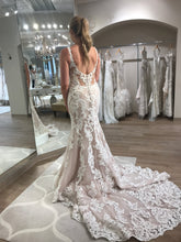 Load image into Gallery viewer, Martina Liana &#39;931&#39; wedding dress size-08 SAMPLE
