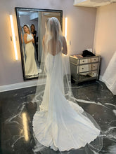 Load image into Gallery viewer, Martina Liana &#39;932&#39; wedding dress size-00 NEW

