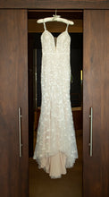 Load image into Gallery viewer, Dany Tabet &#39;Coral&#39; wedding dress size-04 PREOWNED
