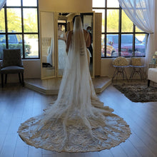 Load image into Gallery viewer, Blue by Enzoani &#39;Nini&#39; wedding dress size-08 NEW

