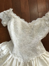 Load image into Gallery viewer, Custom &#39;Stunning&#39; size 6 used wedding dress front view flat
