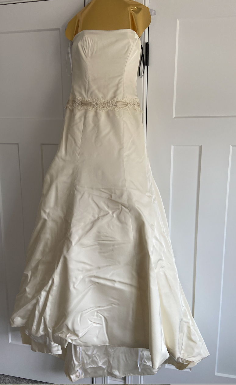 Monique Lhuillier 'Gianna' wedding dress size-04 PREOWNED