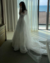 Load image into Gallery viewer, Monique Lhuillier &#39;Alexandra&#39; wedding dress size-02 PREOWNED
