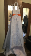 Load image into Gallery viewer, David&#39;s Bridal &#39;A-Line&#39; size 8 used wedding dress front view on hanger
