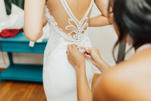 Load image into Gallery viewer, Martina Liana &#39;875&#39; size 8 used wedding dress back view on bride
