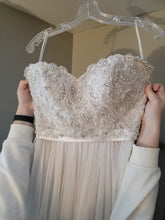 Load image into Gallery viewer, Casablanca &#39;8833&#39; wedding dress size-08 NEW
