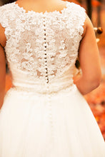 Load image into Gallery viewer, Mori Lee &#39;5368&#39; size 8 used wedding dress back view close up on bride

