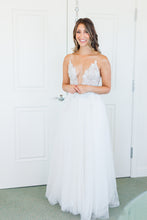 Load image into Gallery viewer, Liz martinez &#39;Laurel Bodice /Poppy Skirt - Custom&#39; wedding dress size-04 PREOWNED
