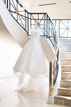 Load image into Gallery viewer, Monique Lhuillier &#39;Easton&#39; wedding dress size-02 PREOWNED
