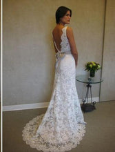 Load image into Gallery viewer, Jim Hjelm &#39;8904&#39; size 14 used wedding dress back view on bride
