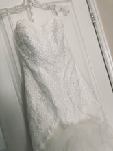 Load image into Gallery viewer, Pronovias &#39;Beca&#39; size 6 new wedding dress front view close up
