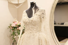 Load image into Gallery viewer, Zuhair Murad &#39;Custom&#39; size 4 used wedding dress front view close up
