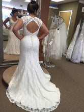 Load image into Gallery viewer, Sweetheart &#39;Mermaid&#39; size 14 used wedding dress back view on bride

