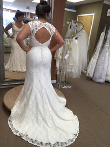 Sweetheart 'Mermaid' size 14 used wedding dress back view on bride