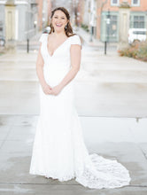 Load image into Gallery viewer, Lis simon &#39;Liam&#39; wedding dress size-12 PREOWNED
