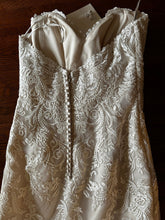 Load image into Gallery viewer, Maggie Sottero &#39;5MS694&#39; wedding dress size-08 NEW
