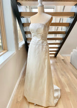 Load image into Gallery viewer, Reem Acra &#39;Unknown&#39; wedding dress size-08 PREOWNED
