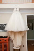 Load image into Gallery viewer, Mori Lee &#39;Madeline Gardner&#39; wedding dress size-16 PREOWNED
