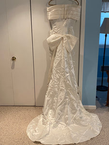 Scaasi  'Sheath' wedding dress size-10 PREOWNED