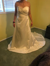 Load image into Gallery viewer, Casablanca &#39;Diamond Collection&#39; size 10 new wedding dress front view on bride
