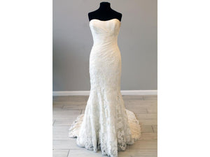 Enzoani 'Casablanca' size 6 new wedding dress front view on mannequin