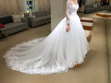 Load image into Gallery viewer, Demetrios &#39;760&#39; wedding dress size-02 NEW
