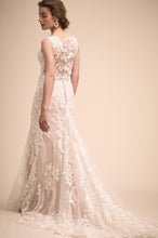 Load image into Gallery viewer, Custom &#39;Sheridan&#39; size 4 new wedding dress side view on model
