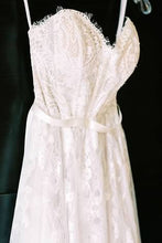 Load image into Gallery viewer, BHLDN &#39;Willowby&#39; wedding dress size-00 PREOWNED
