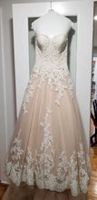 Load image into Gallery viewer, Allure &#39;2701&#39; wedding dress size-06 PREOWNED

