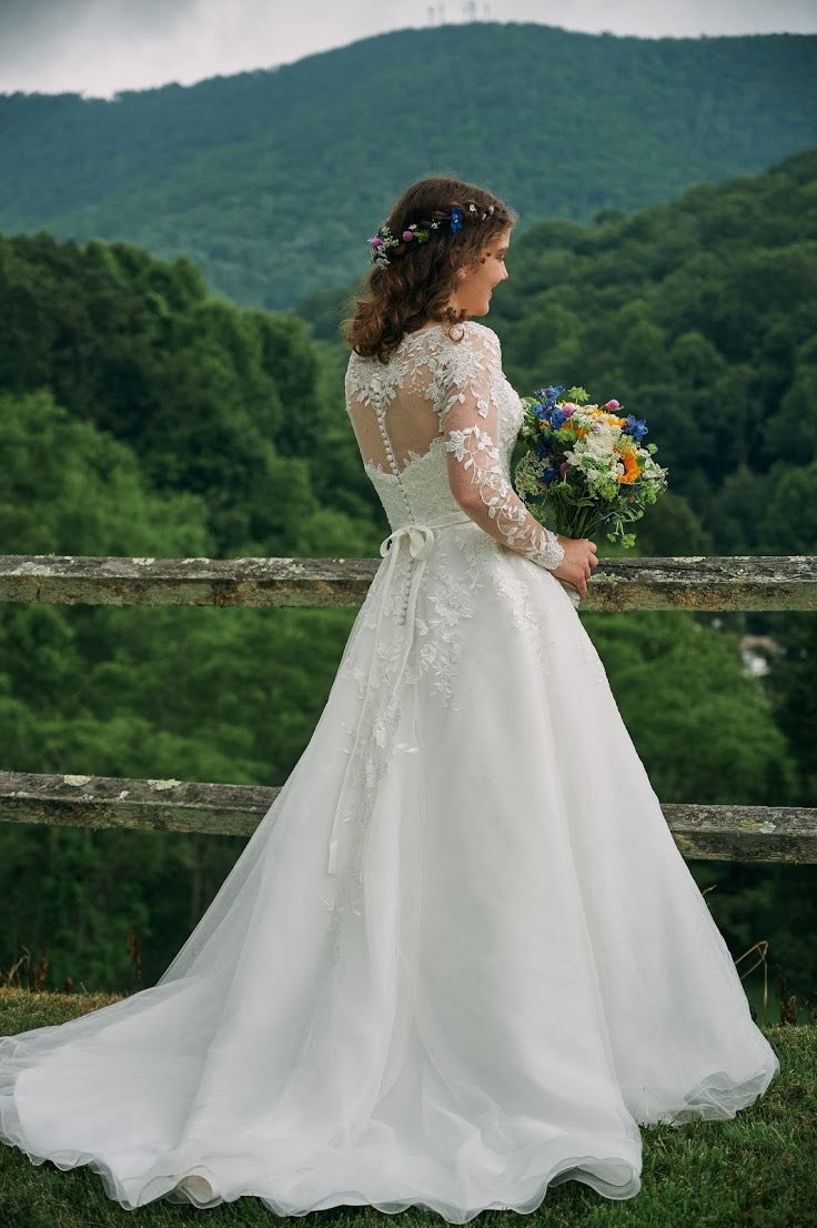 Da vinci '50492' wedding dress size-06 PREOWNED