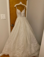 Load image into Gallery viewer, Essense of Australia &#39;D3345&#39; wedding dress size-06 NEW
