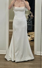 Load image into Gallery viewer, Ines Di Santo &#39;ROBIN Dress &amp; Cape&#39; wedding dress size-04 NEW

