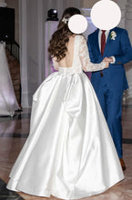 Load image into Gallery viewer, Allure Bridals &#39;9663&#39; wedding dress size-04 PREOWNED
