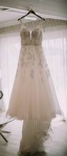 Load image into Gallery viewer, Martina Liana &#39;954&#39; wedding dress size-12 PREOWNED

