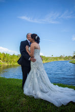 Load image into Gallery viewer, David Tutera &#39;Leia&#39; size 12 used wedding dress side view on bride
