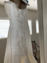 Load image into Gallery viewer, 2Be Bride &#39;2be couture fit and halter flare&#39; wedding dress size-12 PREOWNED
