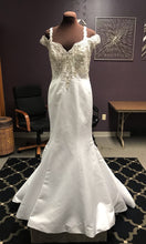 Load image into Gallery viewer, Mori Lee &#39;2880&#39; wedding dress size-12 NEW
